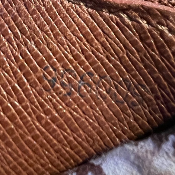 Luis Vuitton Authentic Long Vintage Kiss-lock Bifold Wallet - Picture 3 of 16